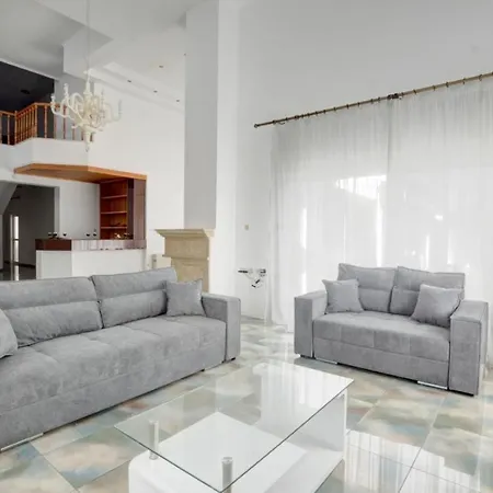 Villa Ella Ayia Napa